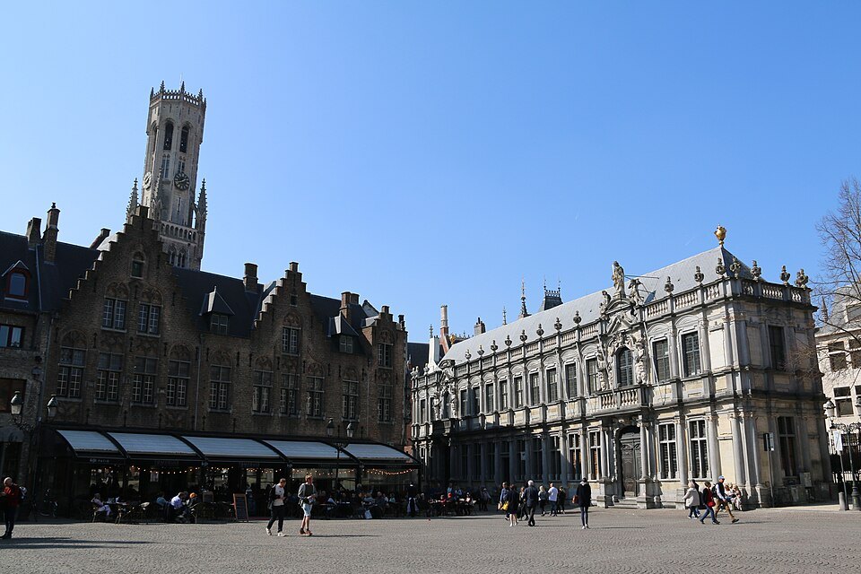 The Belfry above the Markt, the Provincial Court on the right