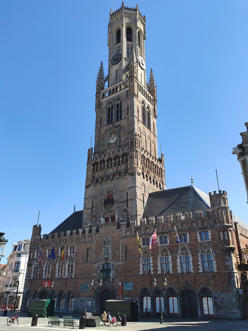 The Belfry seen straight up from the Markt