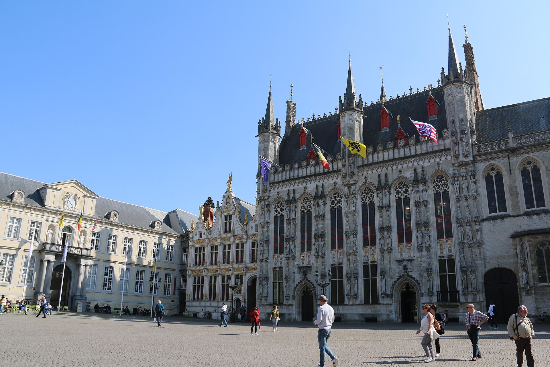 The Burg under a blue sky: the white Liberty of Bruges, the gilded Old Civil Registry and the City Hall