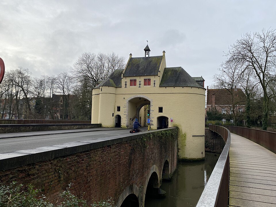 The Smedenpoort beyond its bridge and the footbridge added beside it