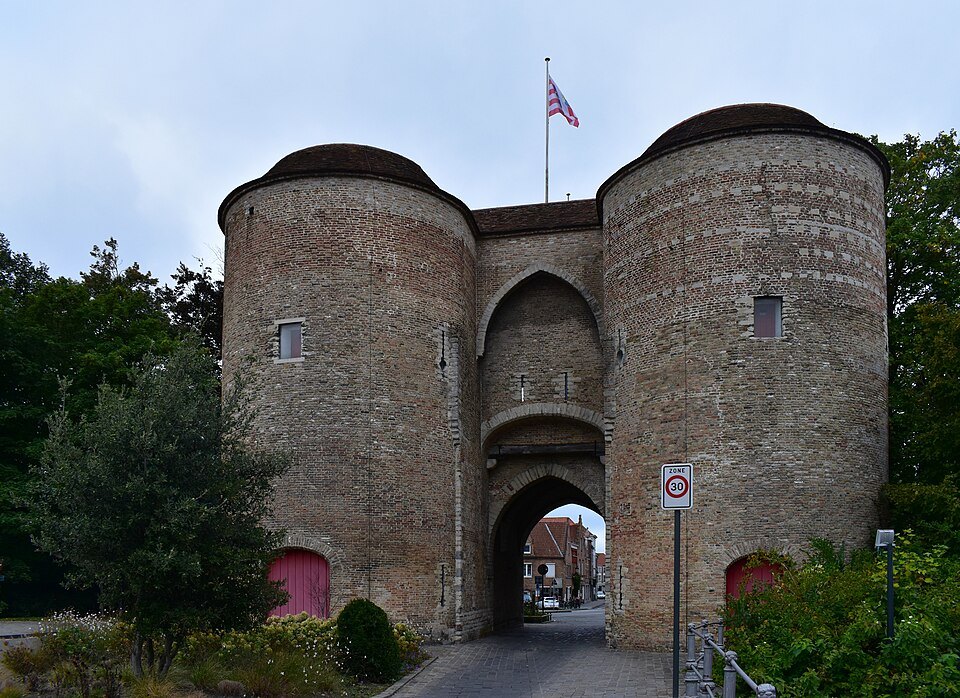The Gentpoort's two brick towers and the arched passage between them