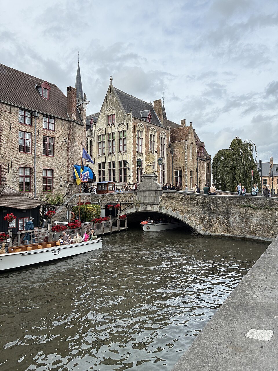 The Nepomucenus bridge, with a tour boat passing below