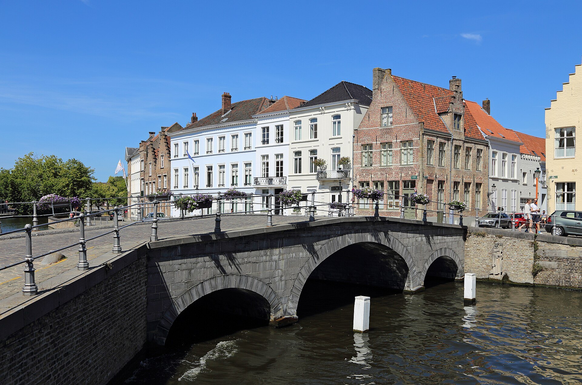 The Carmersbrug, a stone bridge over the canal to white and brick houses