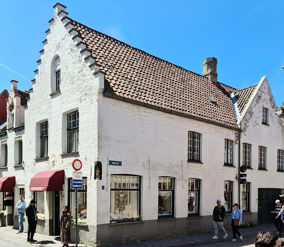 A white stepped-gable house on Wijngaardstraat