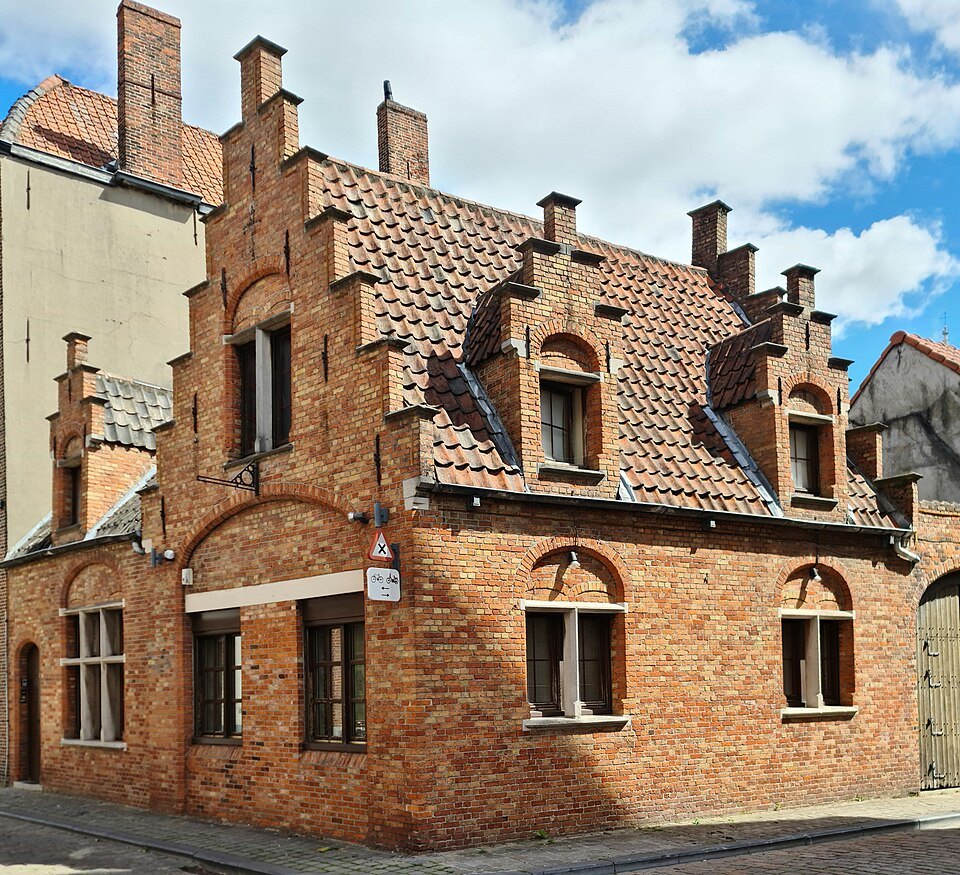 A brick building with stepped gables near 't Zand