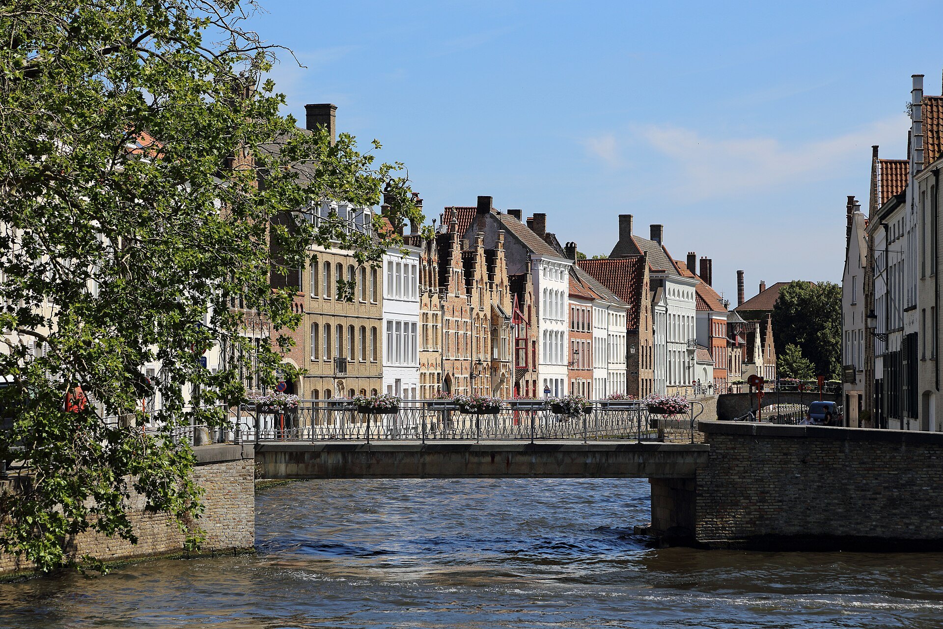 The Sint-Annarei and its bridge, gabled houses along the water
