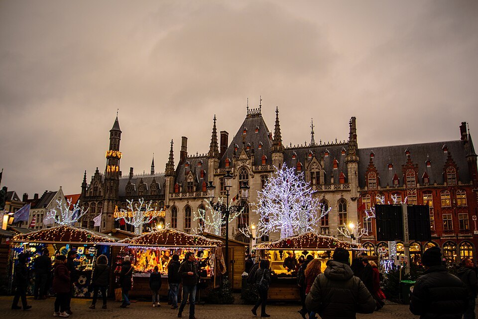 Christmas stalls and lights on the Markt at dusk