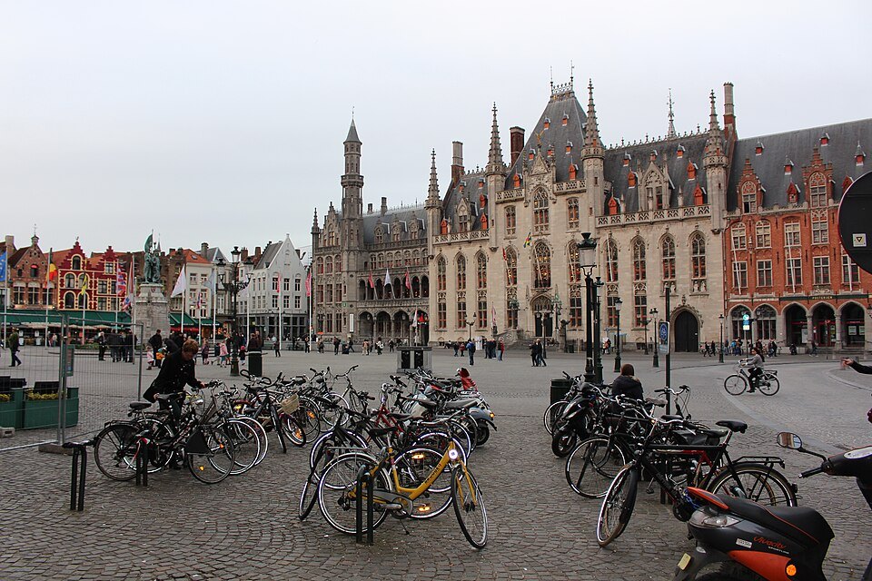 Bicycles parked in rows on the Markt below the Provincial Court