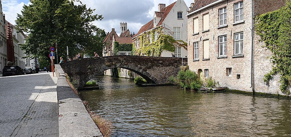 The Peerdenbrug over the canal, houses along the quay beyond