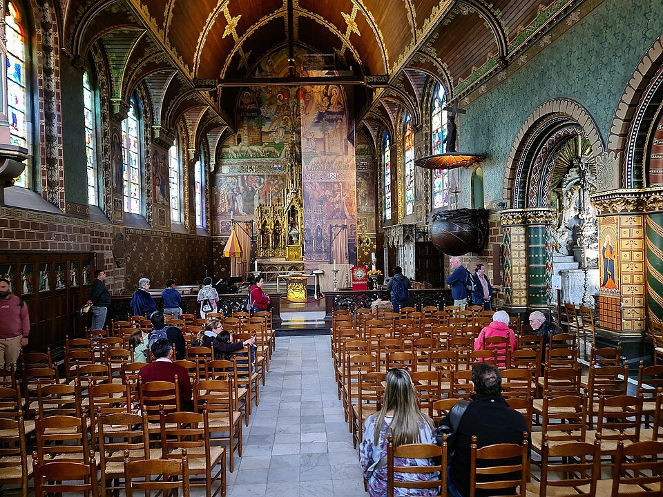 The painted upper chapel, its walls patterned in green and gold