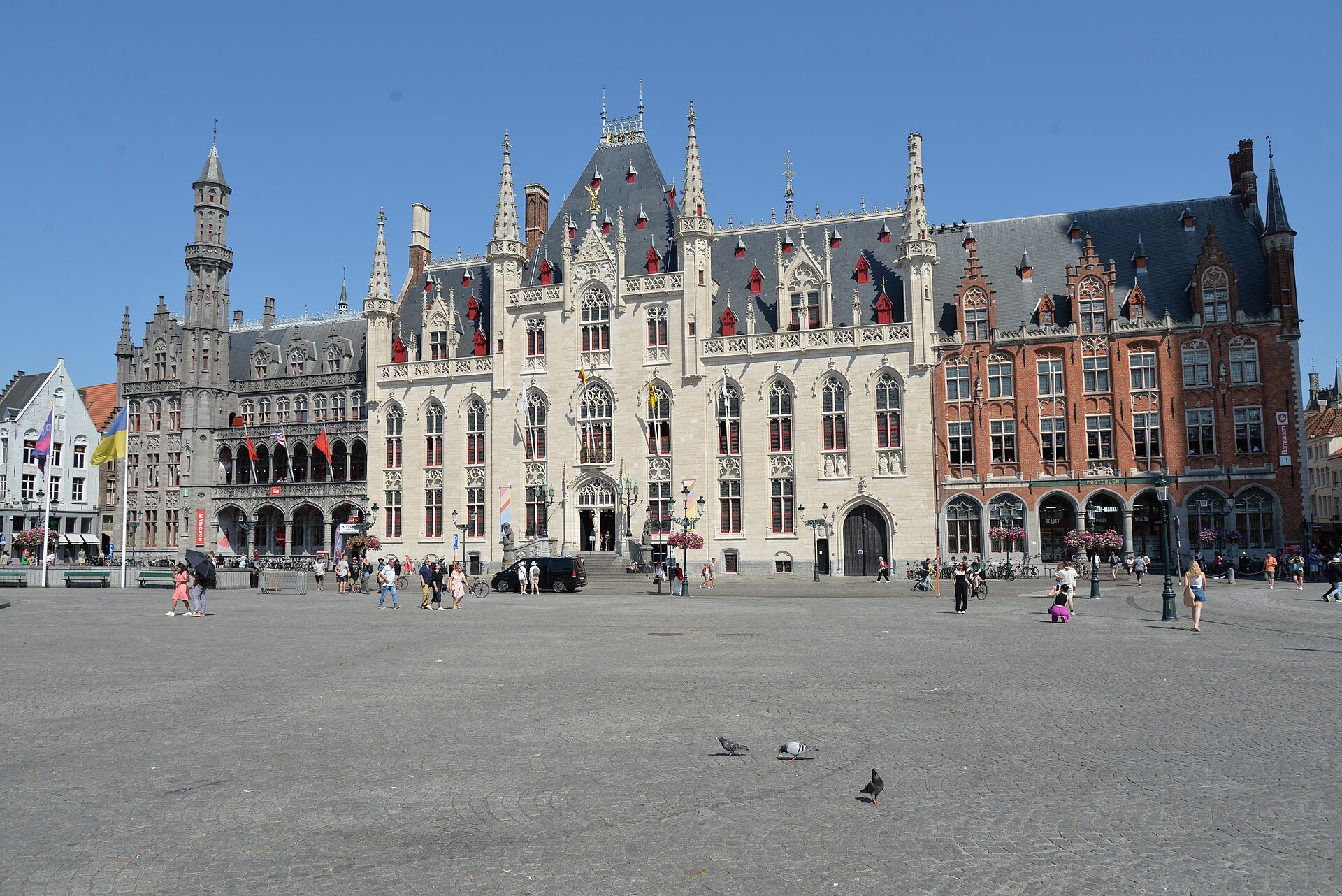 The neo-Gothic Provincial Court on the east side of the Markt
