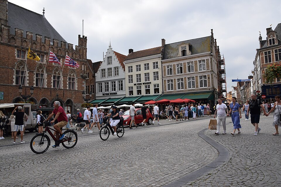 Cyclists and walkers crossing the cobbles of the Markt