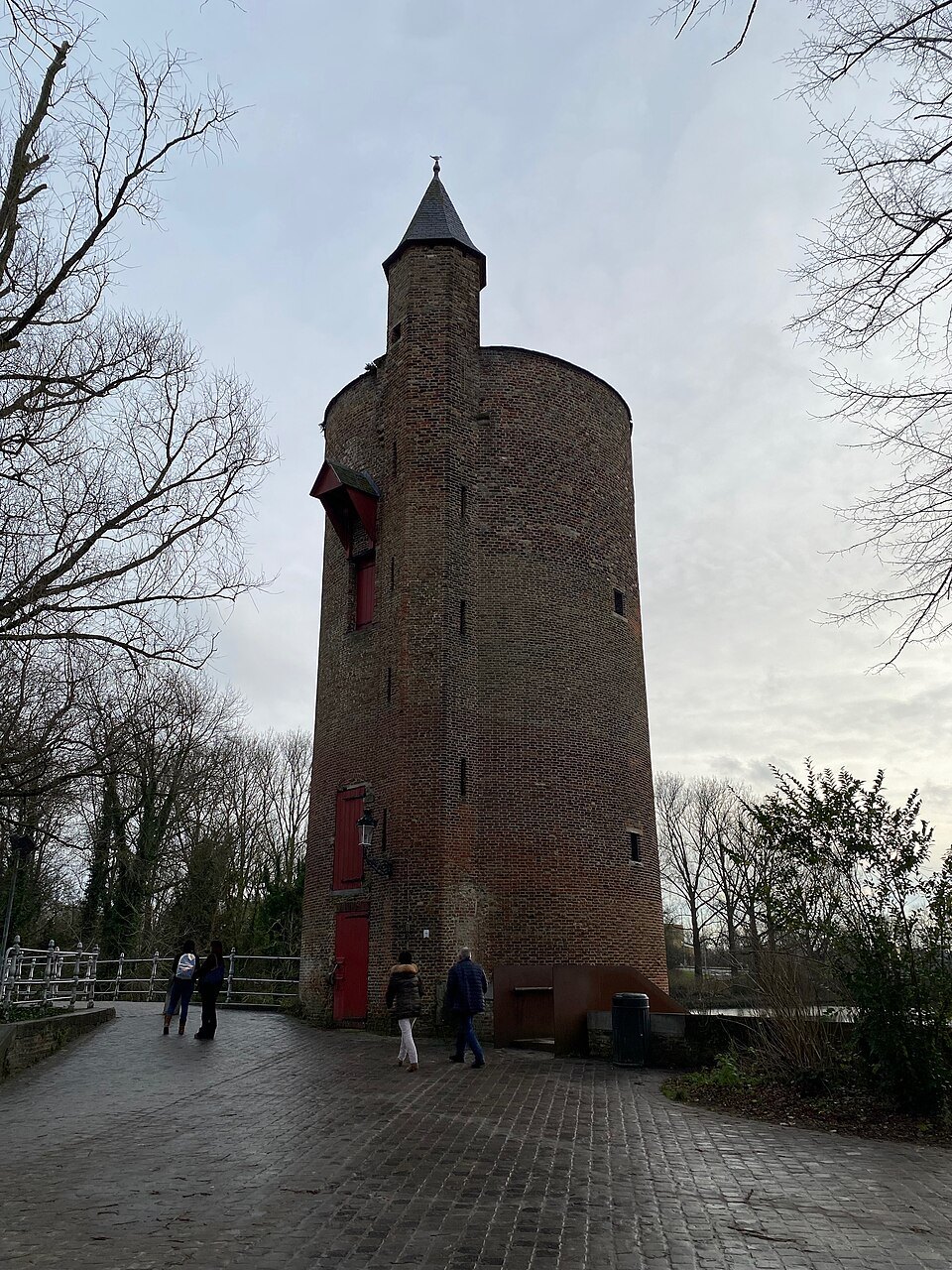 The round brick Poertoren seen from the path beside it