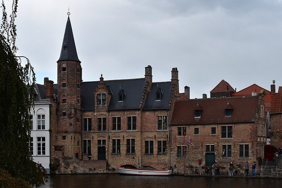 The tanners' old guild house on the Huidenvettersplein, seen across the water