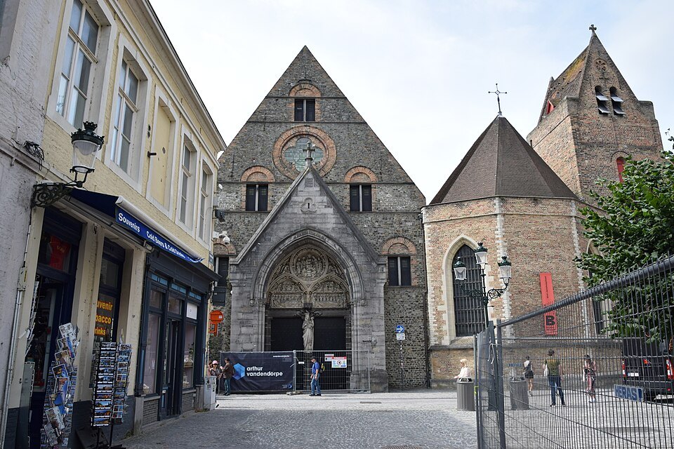 The stone front of the old hospital on Mariastraat, with its pointed doorway