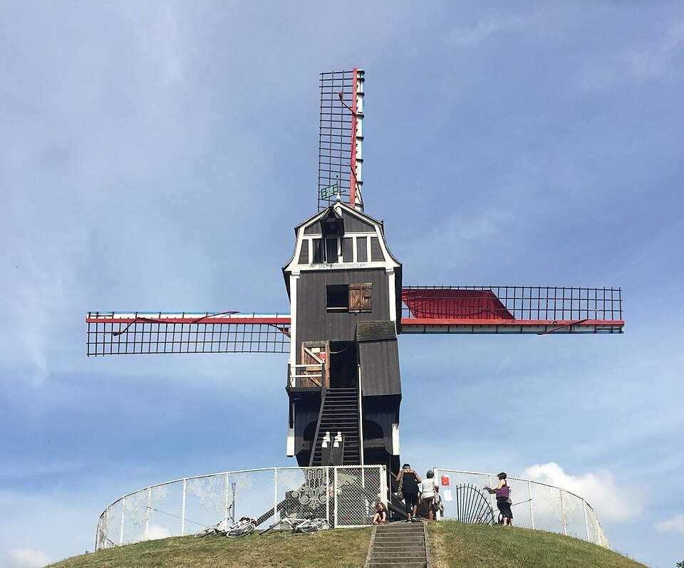 Sint-Janshuismolen from the front, visitors at the top of its mound